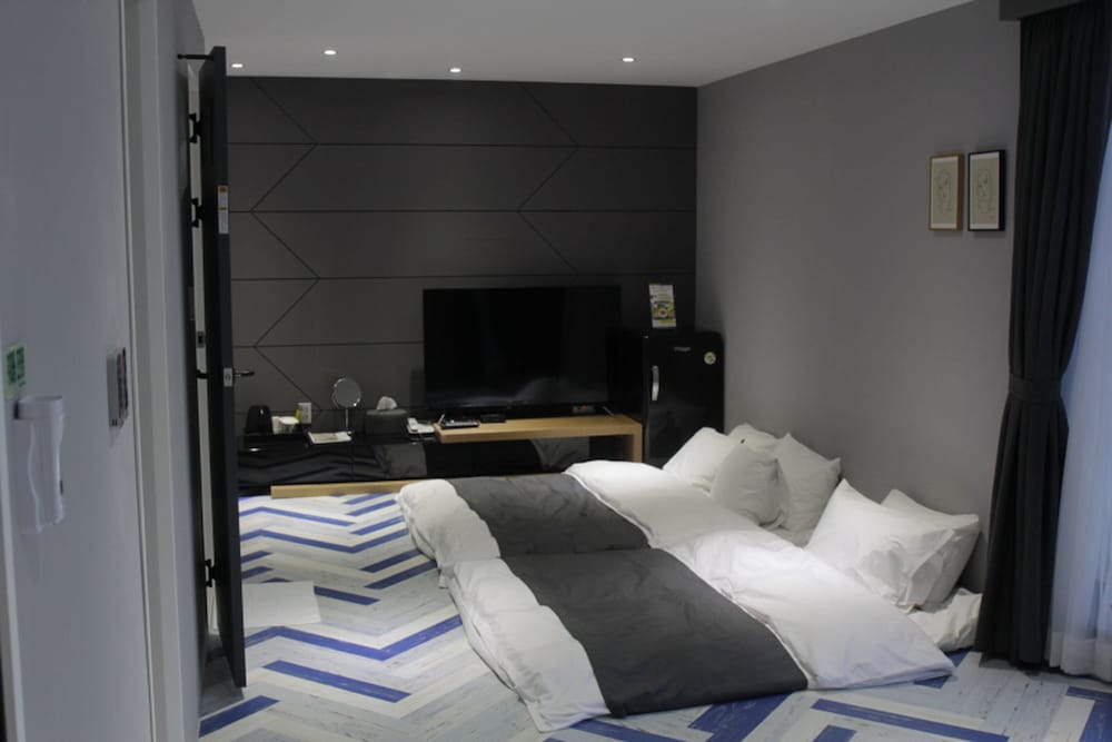 Premium Traditional Room, Partial Ocean View