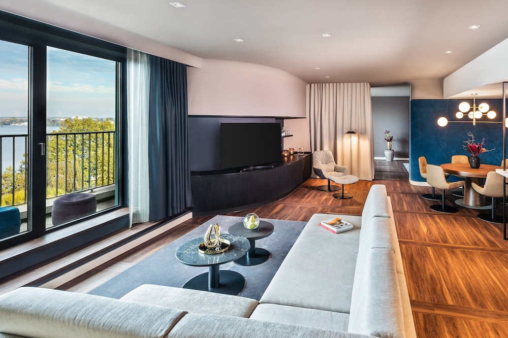 Suite, 1 Bedroom (View)
