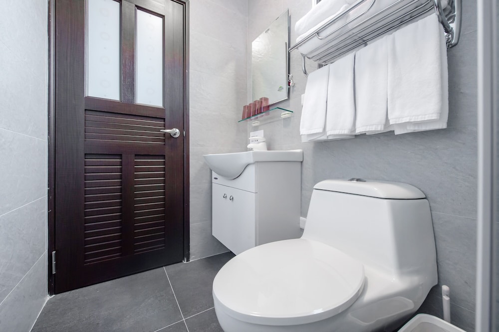 Family Suite With Balcony - Photo 7