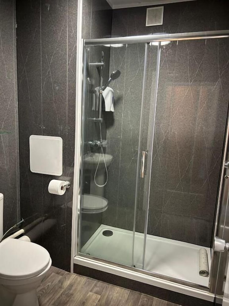 Standard Double or Twin Room - Photo 7
