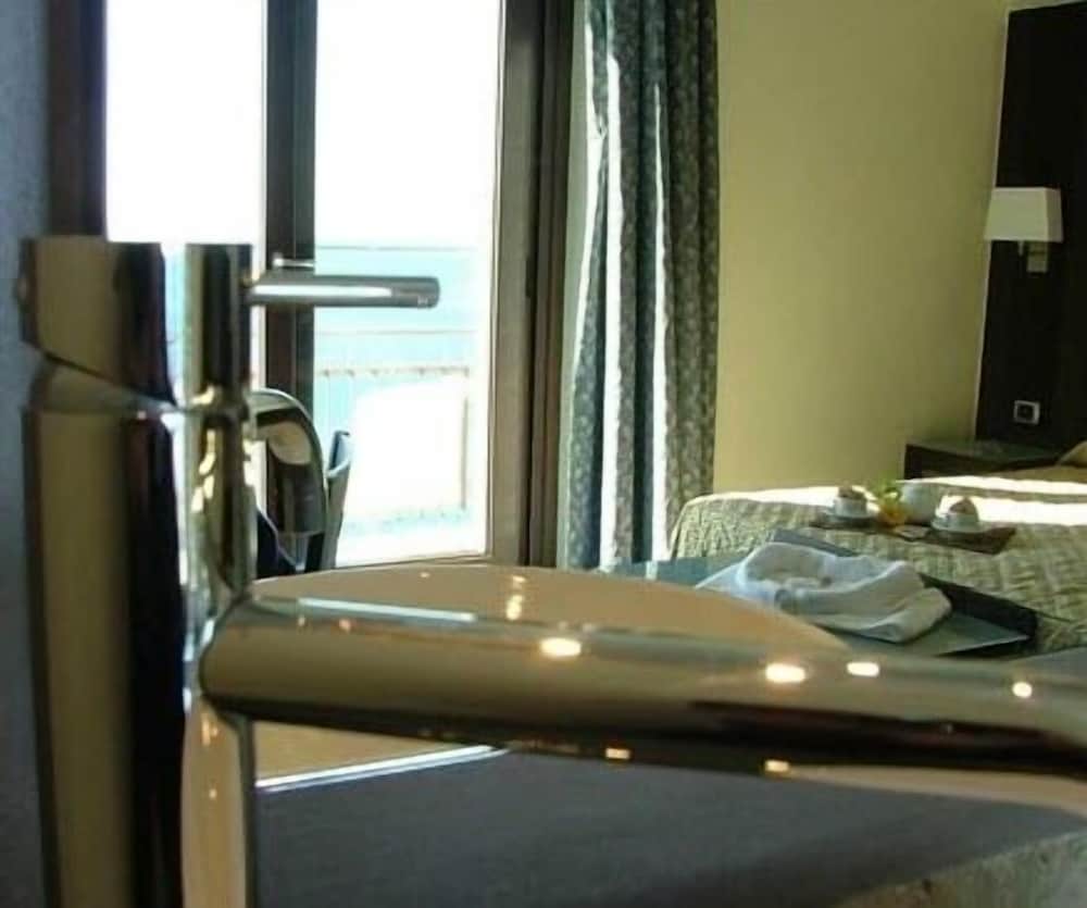 Superior Double or Twin Room, 1 Double or 2 Twin Beds, Sea View photo 3