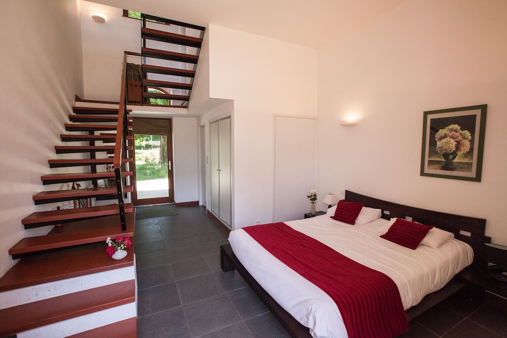 Suite (Quadruple Duplex) photo 2