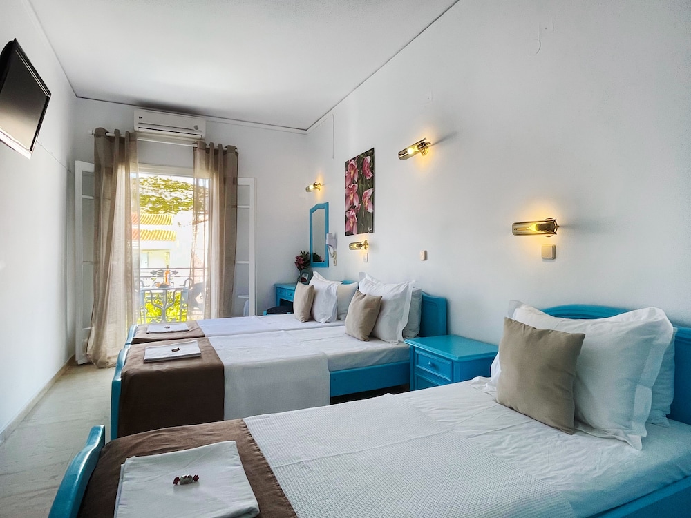 Deluxe Triple Room, Balcony (with Bathtub)