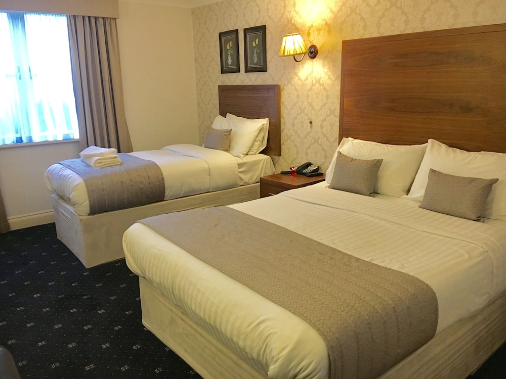 Standard Room, Multiple Beds, Non Smoking, Lake View