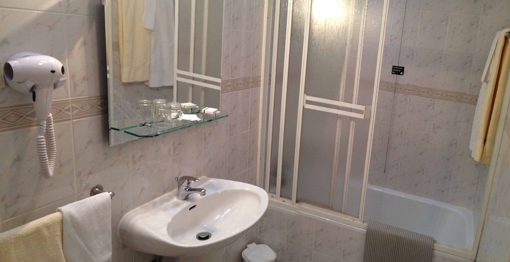Standard Double Room - Photo 2