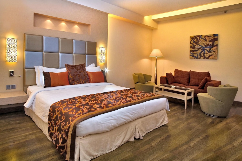 Executive Room - Photo 1