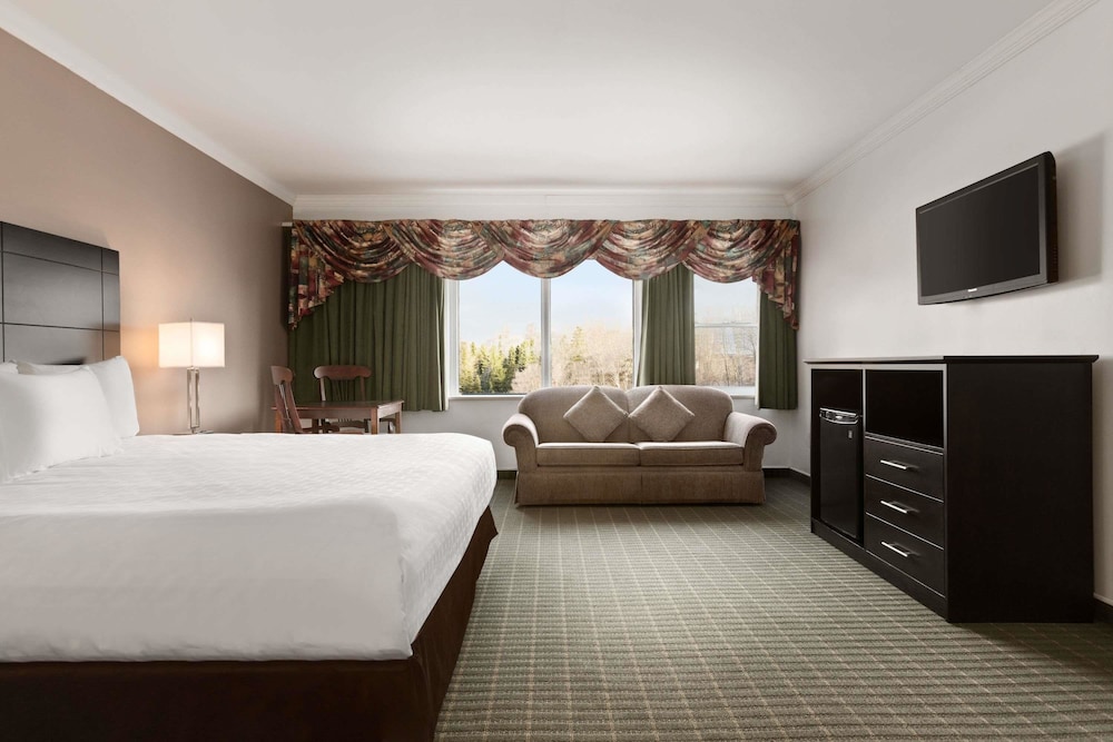 1 King Bed, Suite, Sofa Bed, Non-Smoking