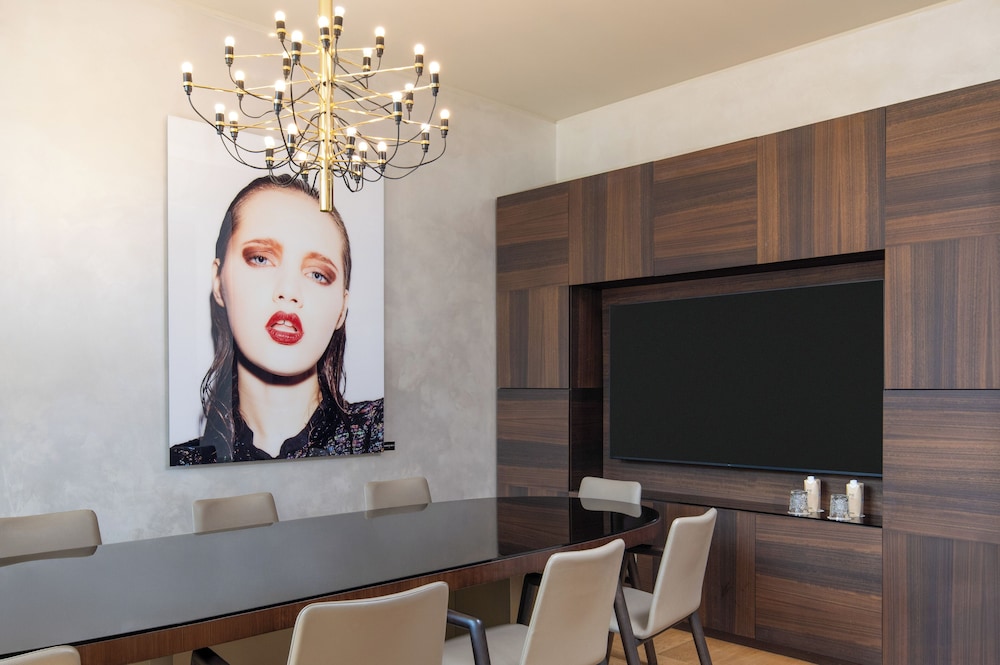 2 Bedroom Ultimate ME + Suite with Terrace thumbnail 5