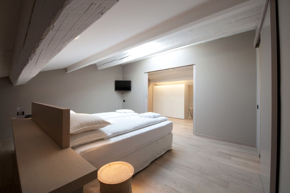 Suite (Imperial) - Photo 2