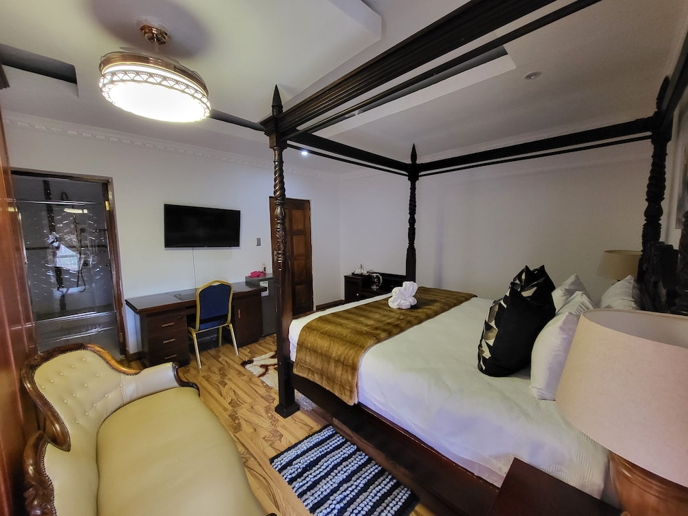 Honeymoon Studio Suite