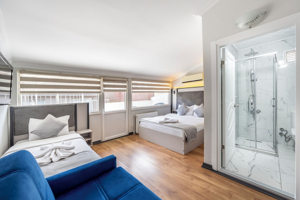 Family Quadruple Room With Balcony photo 1