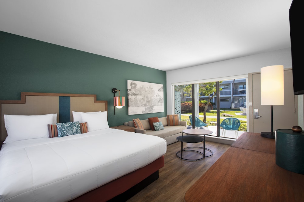 Junior Suite, 1 King Bed - Photo 1