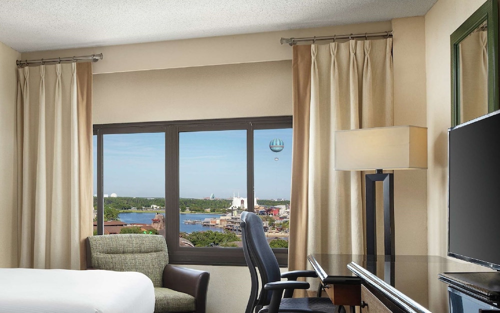 Room, 1 King Bed, Accessible, Bathtub (Disney Springs View)