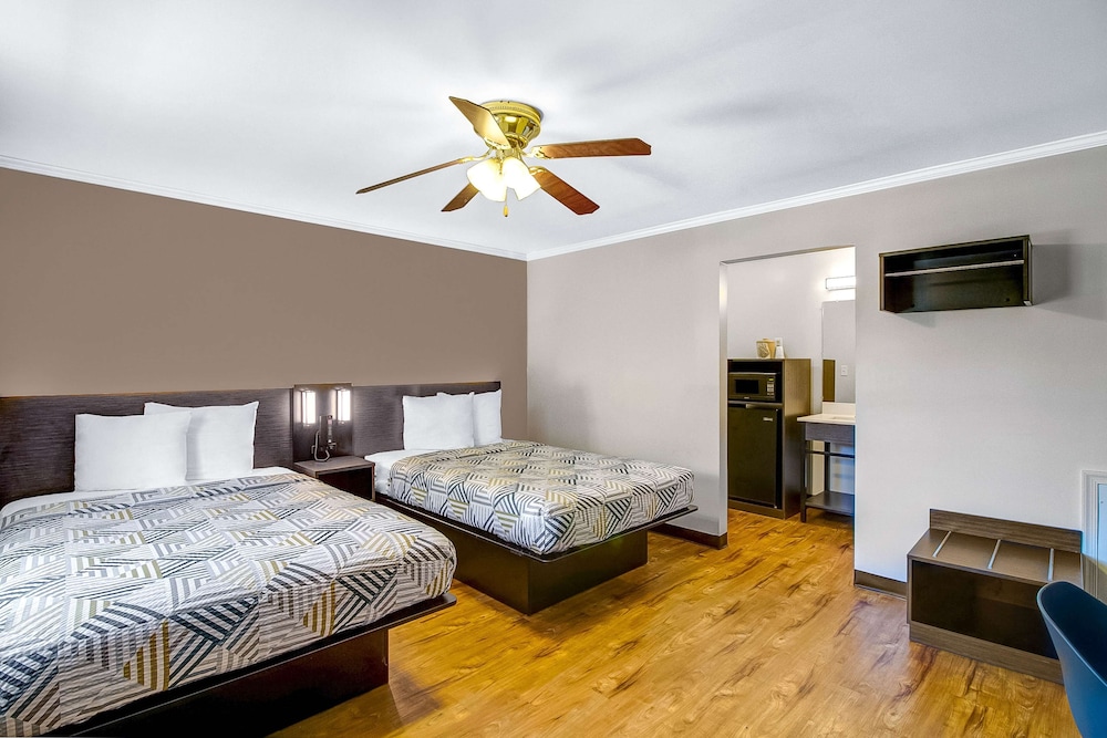 Deluxe Room, 2 Double Beds, Smoking, Refrigerator & Microwave