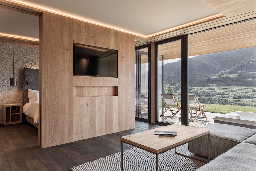 Luxury Suite photo 2