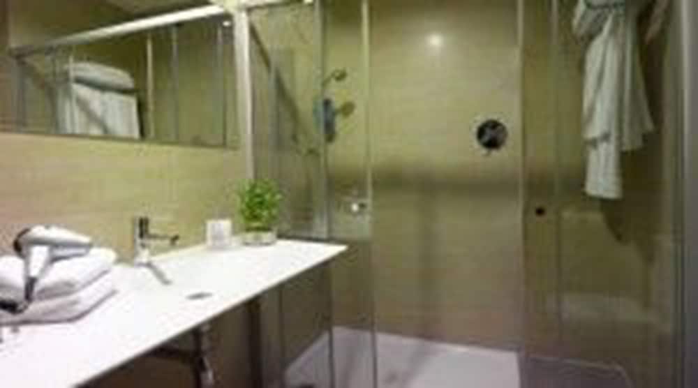 Triple Room, 3 Twin Beds - Photo 8