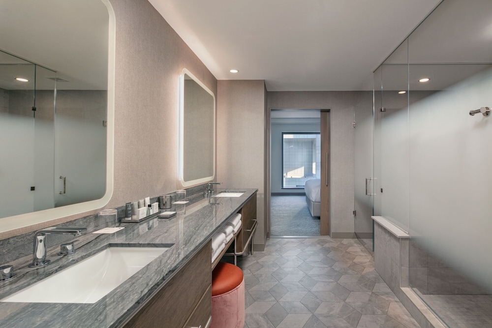 Suite, 1 Bedroom thumbnail 6