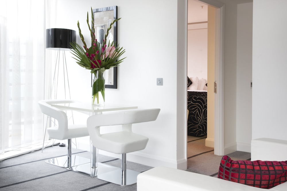 Suite, 1 Bedroom - Photo 2