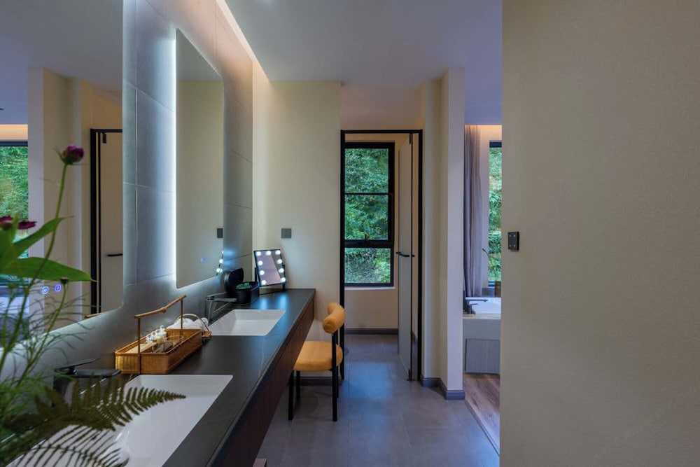Deluxe Twin Room, Hill View photo 3