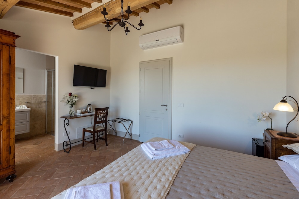 Superior Apartment, Accessible, Hill View photo 1