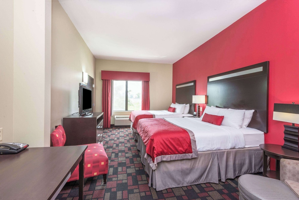 Standard Room, 2 Queen Beds - Photo 1