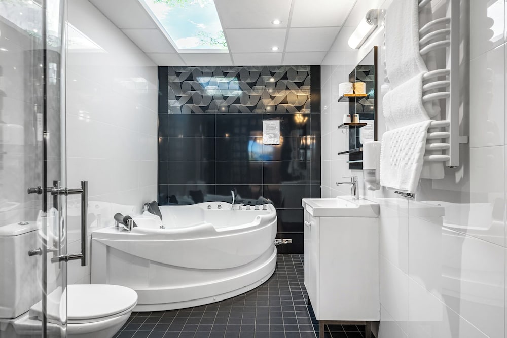 Executive Suite, No Windows thumbnail 6