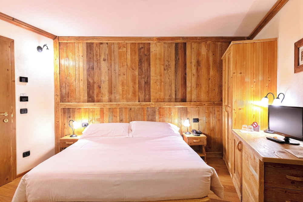 Small Double Room, 1 Queen Bed - Photo 2
