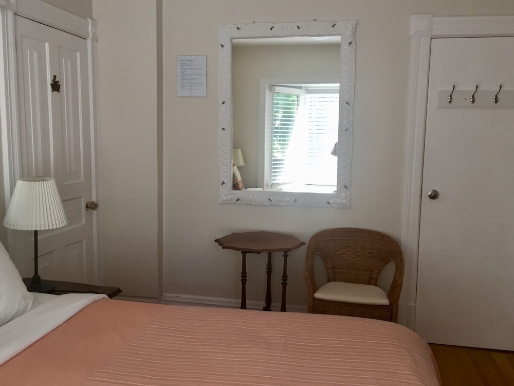Dr. Mitchell Suite photo 2