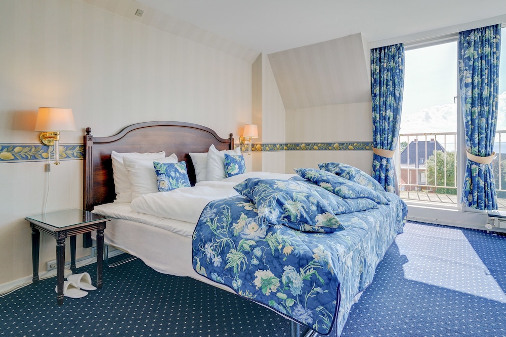 Suite, 1 Queen Bed, Sea View