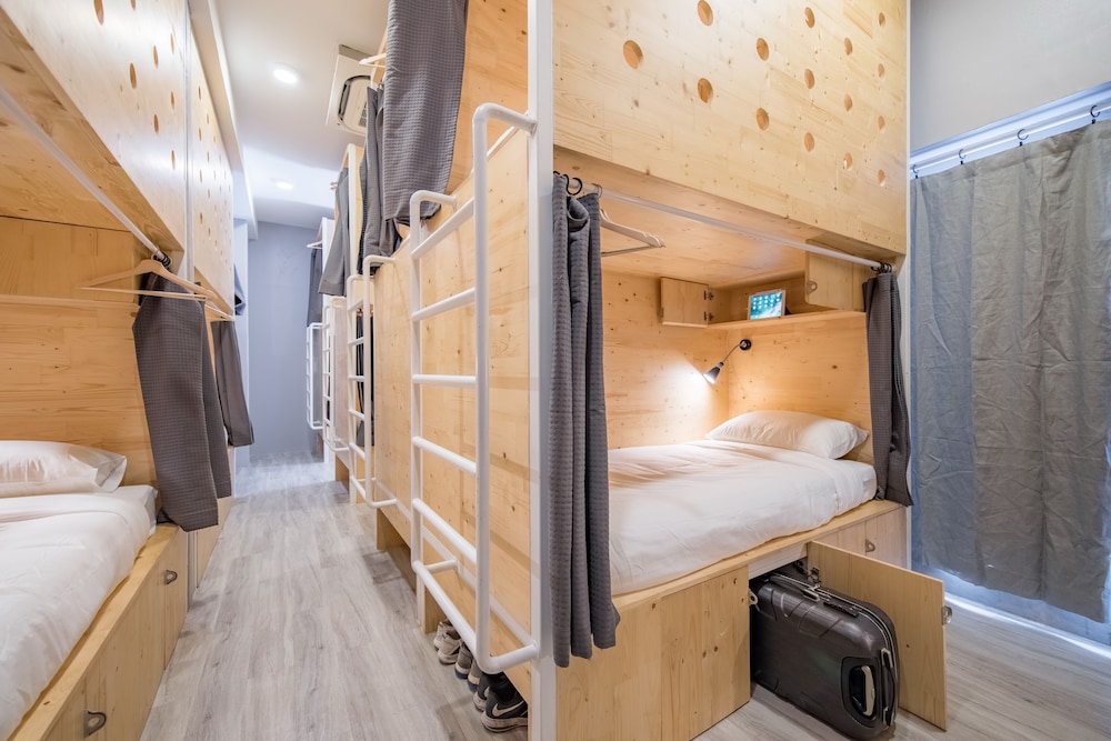 Mixed Dormitory with Shared Bathroom photo 1