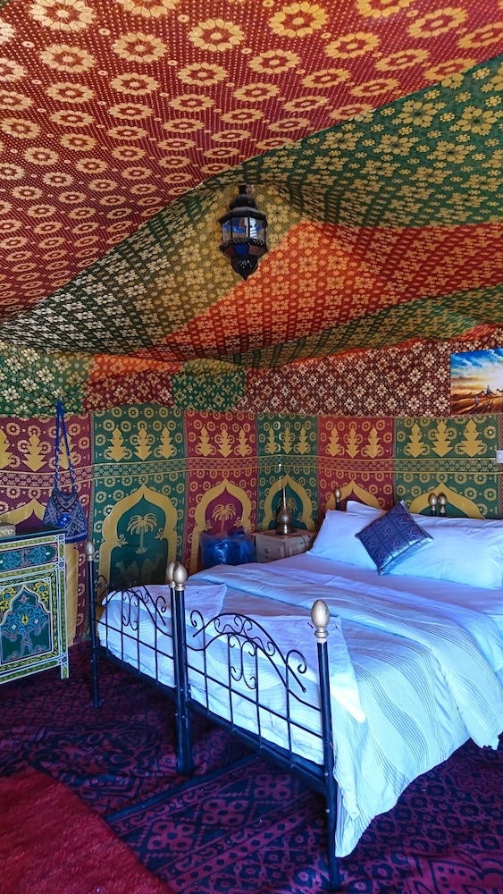 Tent (Sultana) photo 1