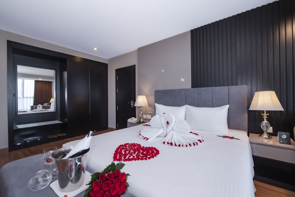 Executive Suite, City View photo 3