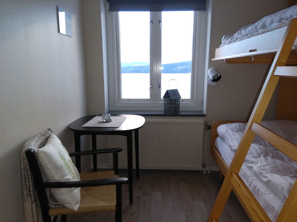 Twin Room (1 bunk bed) photo 1