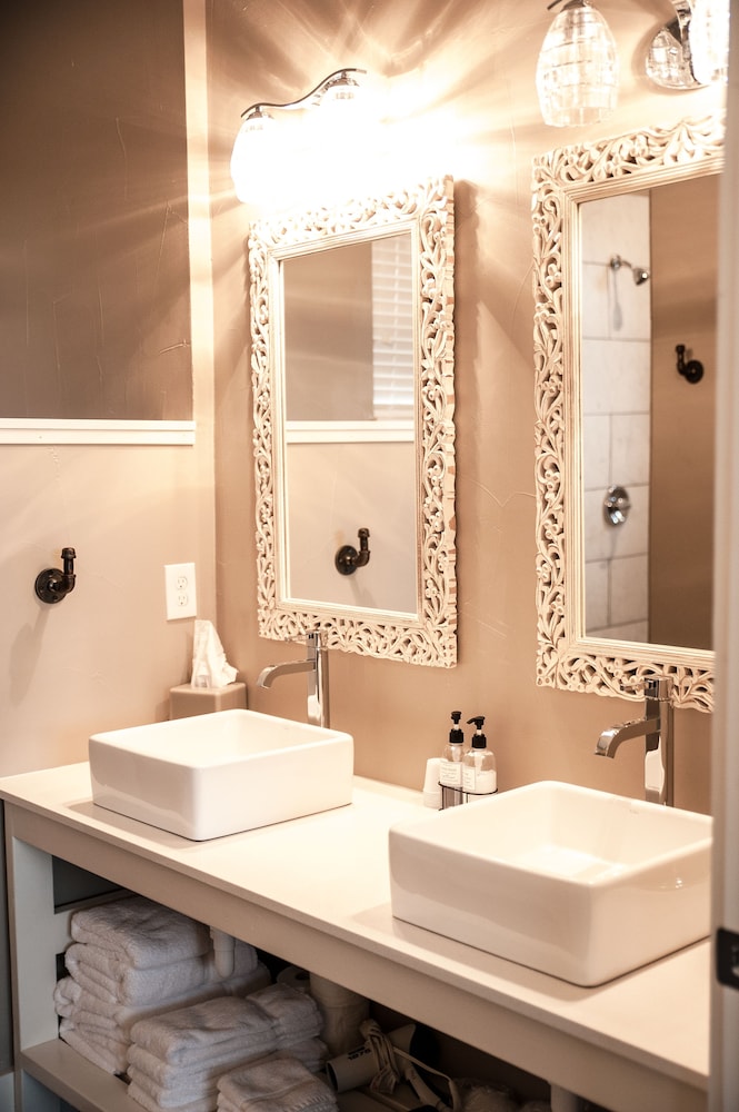 Luxury House (Sleeps 40) photo 3