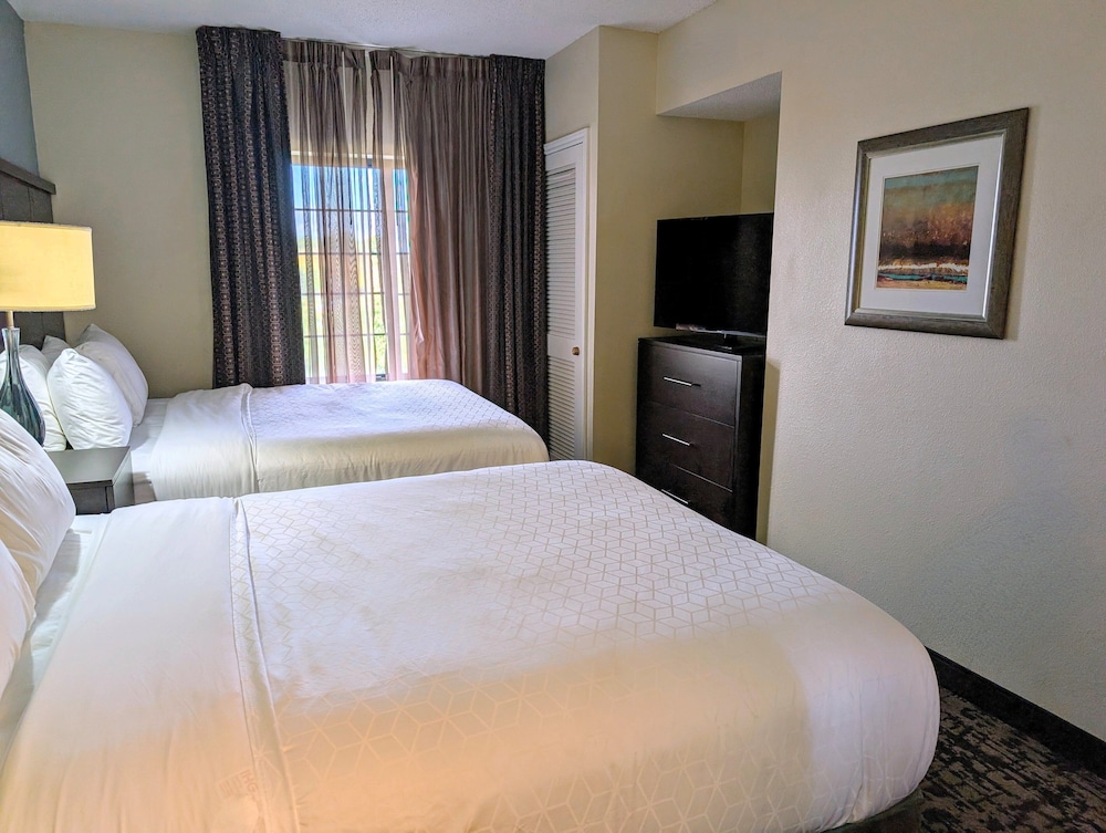 Suite, 2 Bedrooms, Kitchen - Photo 3