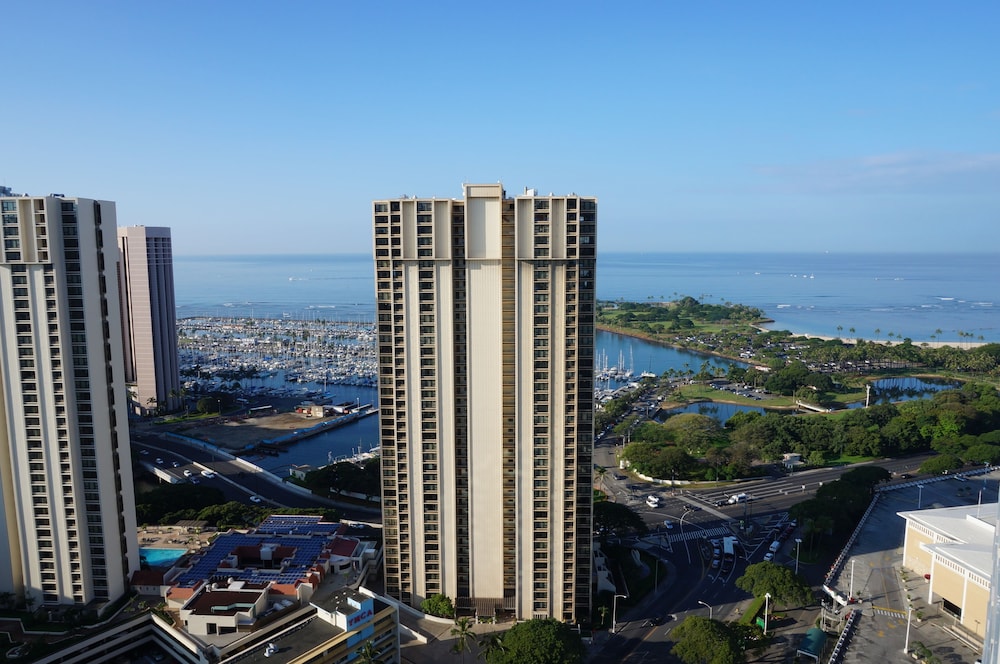 Superior Room, Ocean View (Waikiki Tower) - Photo 13