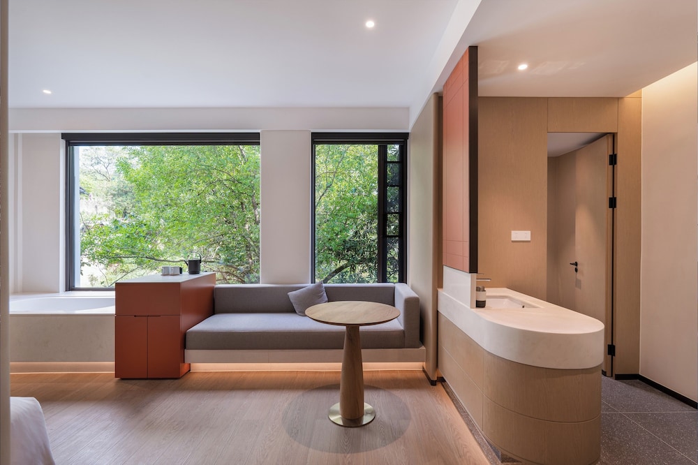 Elite Double Room, Hill View photo 3