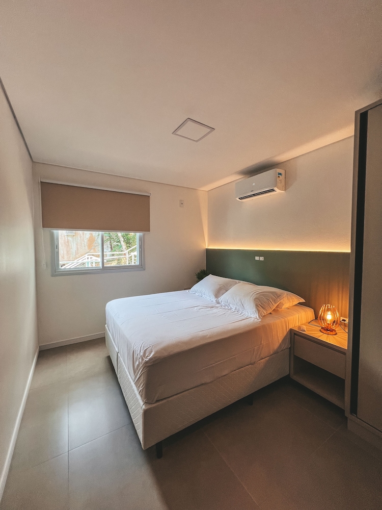 Bungalow, Jetted Tub, Lake View photo 3