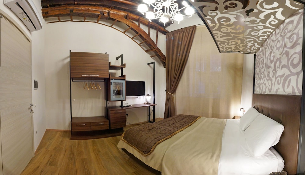 Luxury Suite, City View (Suite 1)