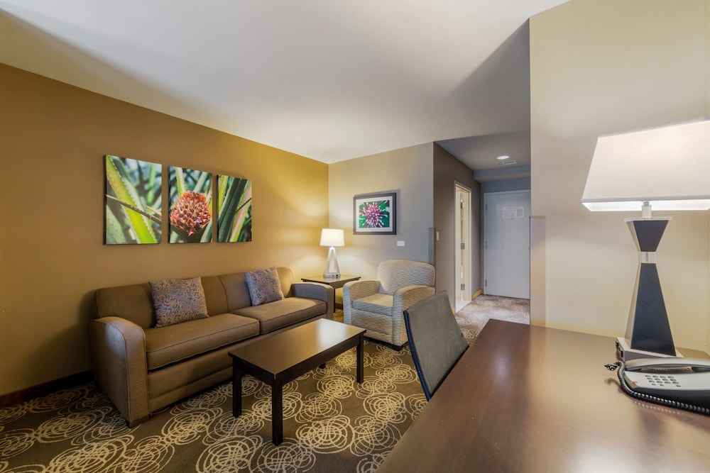Room, 2 Queen Beds, Non Smoking, Refrigerator & Microwave (with Sofabed) - Photo 4