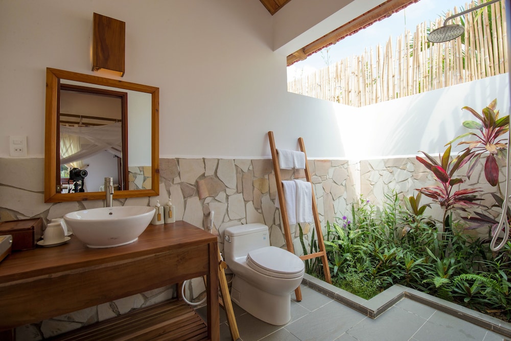 Deluxe Bungalow, Sea View thumbnail 6