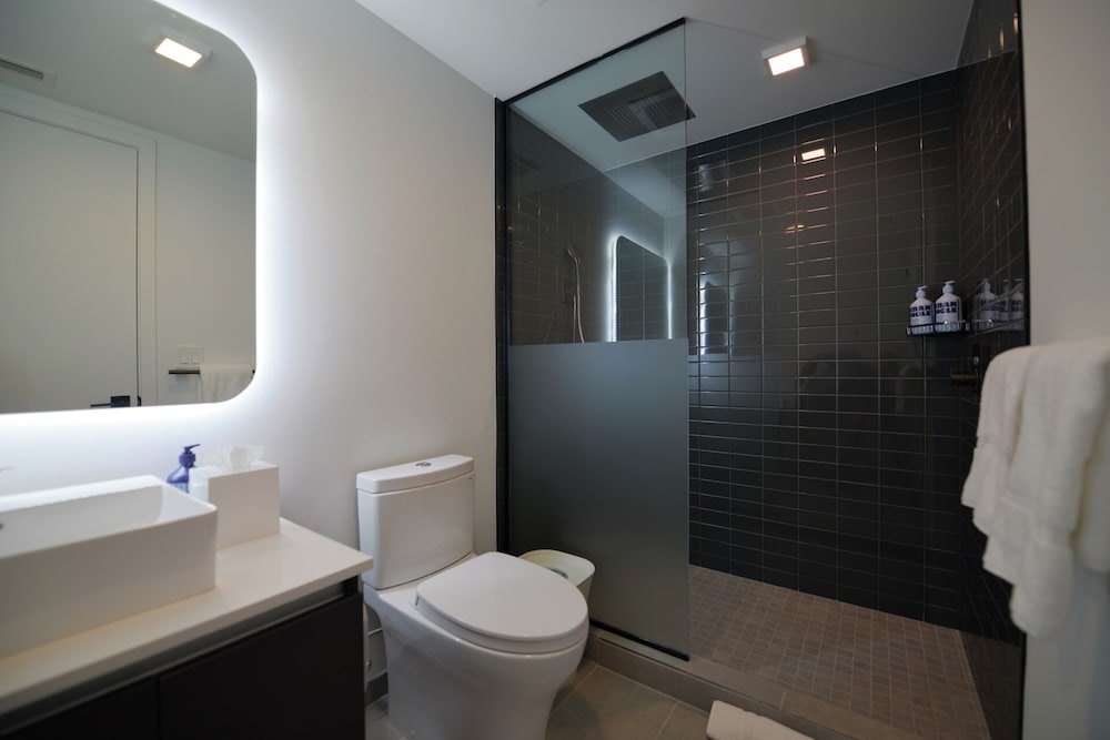 Deluxe Studio Suite, City View photo 3