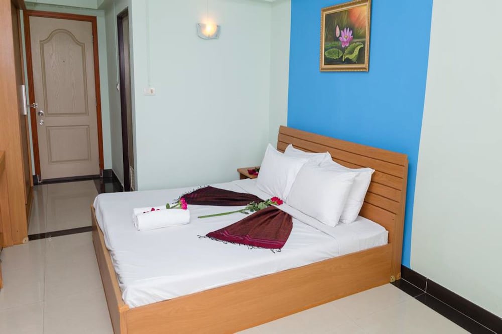 Standard Double Room, 1 King Bed, Non Smoking, Private Bathroom