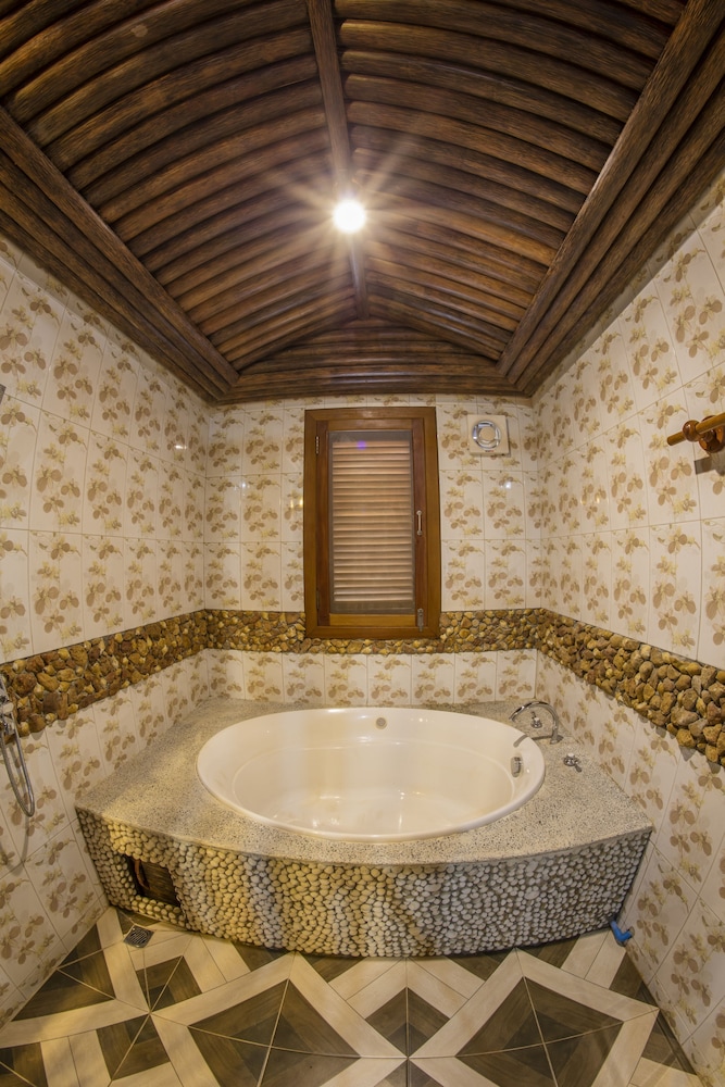 Deluxe Suite, 1 Bedroom, Sea View, Beachside photo 3