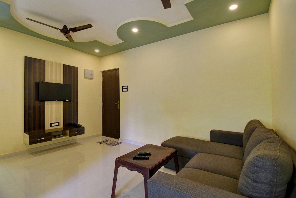 Suite, 1 King Bed photo 2