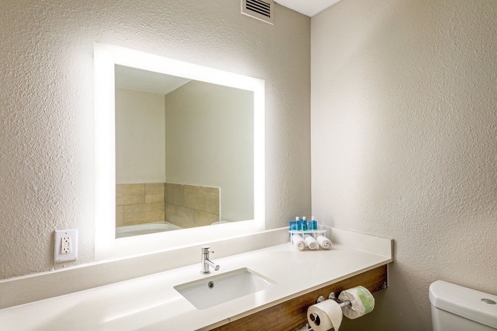 Standard Room, 2 Queen Beds, Accessible (Communications) - Photo 4