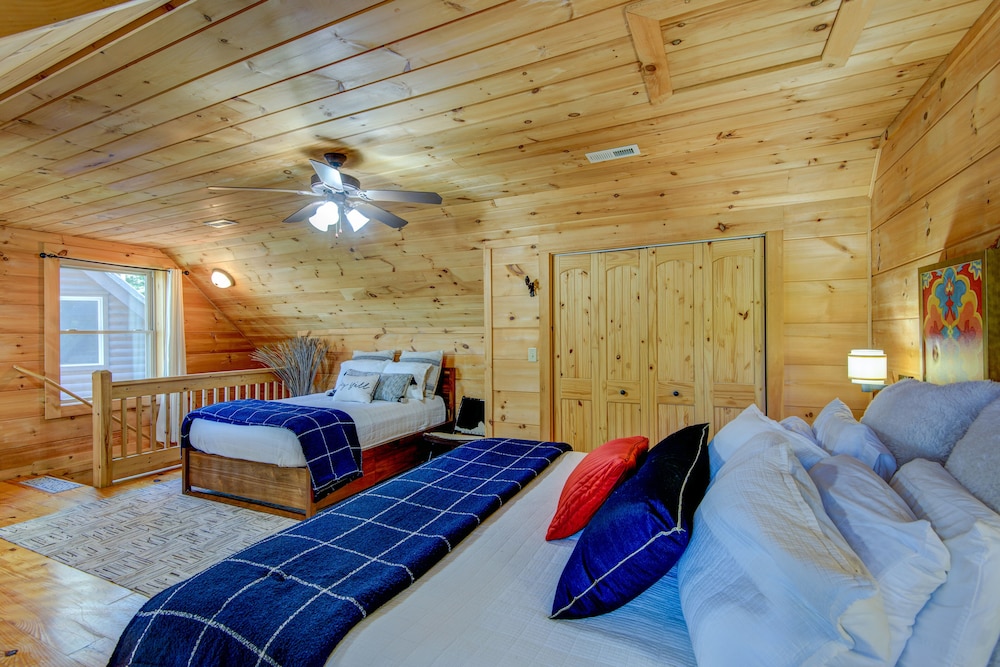 Signature Cabin photo 1