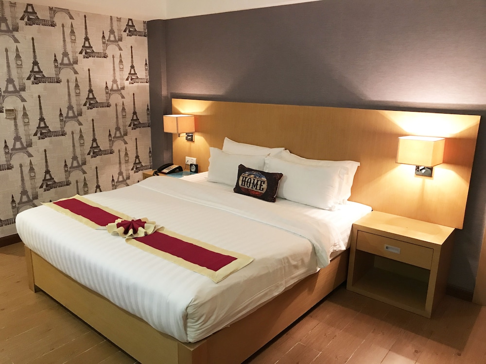 Business Double Room, 1 King Bed, Ensuite, City View photo 2