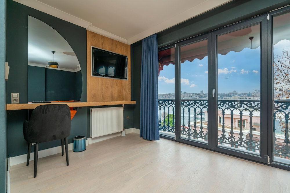 Double Room with Full Bosphorus View photo 3