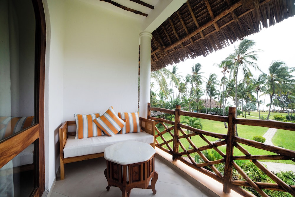 Deluxe Ocean View Room - Photo 2